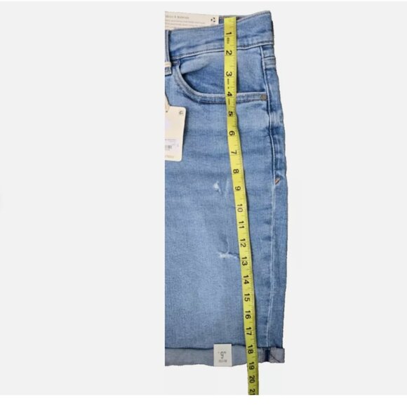 a.n.a Womens High Rise 9" Inseam Denim Short Size 6 - Picture 3 of 5